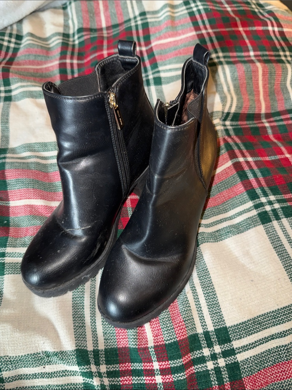Black Women's Zip Ankle Boots - Sleek Chelsea-Style Booties